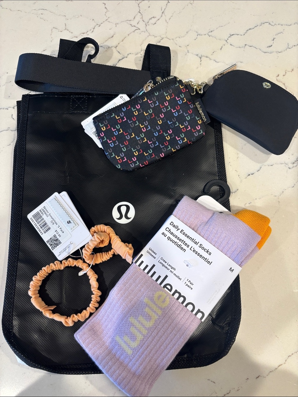 lululemon Daily Essential Crew Socks + Scrunchie (2)+ Dual Pouch Wristlet SET 🔥